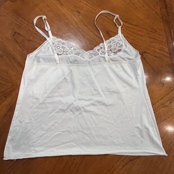 Vintage Vanity Fair cream Lace Trim Camisole slip Top. Gorgeous under a sweater! - Picture 6 of 6